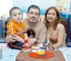 ni_09042006
El pequeño Humberto Rivera Adame cumplió dos años de vida, y su mamá Lori Adame de Rivera, le organizó una alegre fiesta infantil.