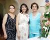 ma_09042006 
Elsa González de Torres acompañada por su mamá Patricia Adame de González y su hermana Patricia González, quienes le ofrecieron una fiesta de canastilla.