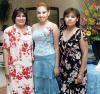 de_11042006 
Anabel acompañada por su suegra, Susana Hidalgo de Sujo y su mamá Lety Padilla de Garcia