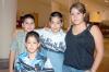 ni_11042006 
Francis Muñoz y Gilberto Villalobos, captados en un convivio infantil