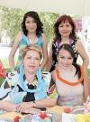 13042006 
Sarahí Valero López acompañada por su mamá, Guadalupe de Valero y sus Hermanas, el día que festejó su cumpleaños