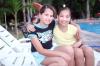 16042006 
Aurorita Manzur Morales en compañía de su mamá, Nancy Morales Pámanes.