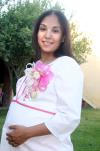 16042006 
Mayra González de Rincón, captada en la fiesta de regalos que le ofreció en días pasados  ala bebé que espera