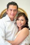 16042006 
Ana Laura Villalobos e Israel Jiménez, en la despedida de solteros que se les ofreció en días pasados.