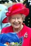 La soberana salió por la puerta Enrique VIII del castillo para saludar a miles de súbditos que, con banderas inglesas y diversas pancartas, se dieron cita en Windsor.