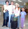 23042006 
Adrián Murra viajó con destino a Monterrey y fue despedido por Sofía Grageda.