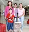 25042006
Rita Loza, Ilse y Daniel Ceballos y Karla Loza, viajaron a Cancún.