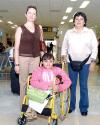 25042006 
Consuelo Martínez y Nadia Porras viajaron a México y las despidió Ruth Izquierdo.