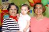 27042006 
Ana Paula con su abuelita Margarita y su tía Estelita Obregón Saravia.