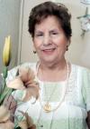 28042006 
Con motivo de sus 78 años de vida, la señora María del Socorro Ortega Vda. de Ríos disfrutó de un convivio familiar que le organizaron sus hijos.