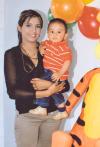29042006 
Adriana Ramírez Vargas con su hijito Adrián Segura Ramírez, en una fiesta infantil.