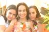 02052006
Berenice Jazmín Jáuregui Castillo junto a sus hermanas Perla Violeta y Karla Magnolia, quienes le ofrecieron una despedida de soltera.