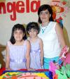 06052006 
Ana Sofía y Ángela Bollaín y Goytia Ramírez, captadas en su fiesta de cumpleaños junto a su mamá. Adriana Ramírez