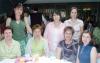 07052006 
Un grupo de amigas y familiares acompañaron a Ana Lorena García en su fiesta de despedida.