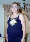 10052006 
Anabel Escamilla de Del Río se encuentra entusiasmada por la próxima llegada de su primer bebé.
