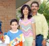 14052006 
Irma Reza de Escudero y Ricardo Escudero Robles festejaron a su hijo Ricardo Daniel Escudero Reza, con una merienda con motivo de su cumpleaños.
