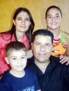 21052006 
Fernando Kabande García e Ivonne Habib de Kabande, con sus hijos Anwar y Karime