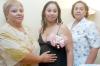 21052006 
Alejandra Mena García, acompañada por las organizadoras de la fiesta de canastilla que le ofrecieron en honor del bebé que espera