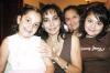 22052006 
Liliana Estrella con sus hijas Ana, Liliana y Mariana Soto Estrella.