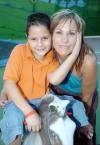 28052006 
Elisa Castillo Mendoza con su hijo Miguel Alejandro Castillo Mendoza.