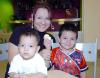 28052006 
Elisa Castillo Mendoza con su hijo Miguel Alejandro Castillo Mendoza.