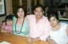 28052006 
Fernando Zablah Murra y Nancy Zarzar de Zablah con sus hijos Nancy y Fernando.