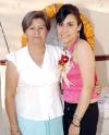 30052006 
Por su cercano matrimonio Katy Cecilia García, disfrutó de una despedida de soltera organizada por su mamá Mireya Juárez.