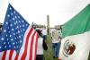 Una protesta en Tijuana, México, bloqueó el tránsito de vehículos hacia San Diego, en el cruce fronterizo más activo del mundo. 

Muchos manifestantes portaban carteles en español que decían: 'Somos América' y 'Hoy marchamos, mañana votamos'. Otros agitaron banderas mexicanas o usaron sombreros y bufandas con los colores de sus países de origen.