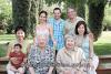 María e Irene Cosío junto a la familia Franch Subealdea.