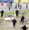 En San Salvador Atenco han sido detenidas varias personas pero se desconoce el destino de algunos policías que habían sido capturados por los rebeldes durante los enfrentamientos.