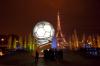 El globo 'FIFA 2006', con la forma de un balón de futbol gigante, durante su inauguración frente al nuevo Palacio de Stuttgart, Alemania.

La instalación, de 20 metros de altura y 60 toneladas de peso, puede acoger a cien personas en su interior, y está basada en una idea del artista austriaco Andre Heller.