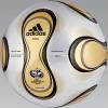 Fotografía facilitada por Adidas del balón dorado desarrollado especialmente para la final del Mundial de futbol Alemania 2006, y que fue presentado en Berlín (Alemania) el  18 de abril. El balón lleva el nombre de 'Teamgeist Berlin' (espíritu de equipo Berlín)