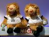 Dos peluches del león 'Goleo' (una de las mascotas del mundial) manufacturadas por la Empresa NICI AG.