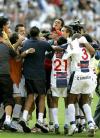 Por mucho el ambiente superó a los contendientes. Demasiada
pirotecnia. Música de Rocky y las familias de los jugadores
Tuzos camufleadas en una carpa en forma de balón en el centro
del campo para recibir a los jugadores de Pachuca como
verdaderos guerreros que partían a la batalla.