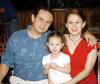 03062006 
Alessandra recibió el primer Sacramento junto a sus padres, Deneb y José Antonio Nohra.