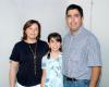 04062006 
Con motivo de su cumpleaños, Marifer Garrido Garza fue festejada por sus papás, Genoveva Garza de Garrido y Roberto Garrido.