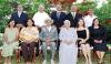 04062006 
Señores Brígido Estala Lozoria y Guadalupe Echeverría de Estala acompañados por sus hijos en el festejo que les ofrecieron con motivo de sus bodas de oro