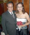 04062006 
Sr. Raúl Humberto Muñoz Aragón y Srita. Alina Arzola Monreal contrajeron matrimonio civil el pasado 27 de mayo.