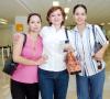 09062006 
Mary Ramírez viajó a Mérida, la despidieron María Ortiz y Carmen Jaik.