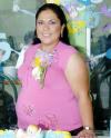 11062006 
Patricia Porres recibió felicitaciones por la próxima llegada de su bebé.