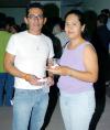 11062006 
Evelio y Mayra Castillo esperan el nacimiento de su primer bebé.