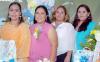 15062006 
Patricia Porres junto a las organizadoras de su fiesta de canastilla