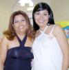 16062006 
Daysi Aguilar de Rodríguez junto a la anfitriona de su fiesta de canastilla, Lourdes Carrasco Reynosa.