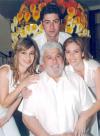 18062006 
Señor Luis Jaime Gilbert Russek, con sus hijos Leni, Elizabeth, y Luis Arturo Gilbert Lambors.