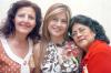 22062006 
Adriana Islas Guerrero junto a su mamá, Adela Guerrero de Islas y su suegra, Margarita Chávez Torres.