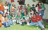 21062006
Alex Quintero Guerra disfrutó en compañía de amigos y familiares de una fiesta de cumpleaños. Todos se vistieron de verde.