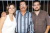 22062006 
Don Arturo Liján Meneses celebró su cumpleaños, en compañía de sus hijos Daniel y Claudia.
