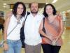 22062006 
Javier y Rosa González viajaron al DF, los despidió Rosa Alicia de Ojeda.
