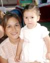 27062006 
Karla Nuño de Alatorre y su hija Romina.