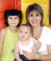 30062006 
Mariana Martínez Charara cumplió cuatro años de vida y fue festejada por su mamá Nayme y su hermano Adel.